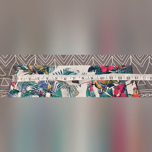 Tommy Bahama Jungle Floral Skinny Jeans Size 0 - Picture 5 of 11